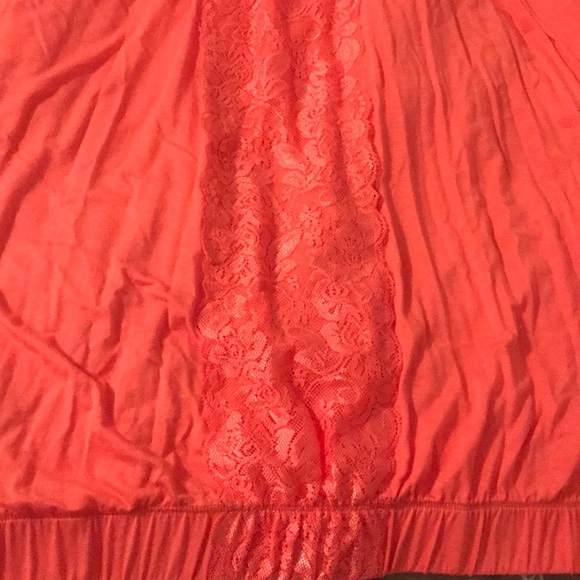 Plus size women’s short sleeve top - Picture 3 of 4